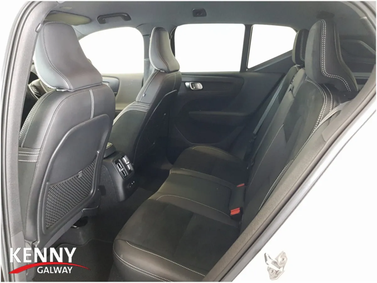 Volvo XC40 Estate, Petrol Plug-in Hybrid, 2021, White