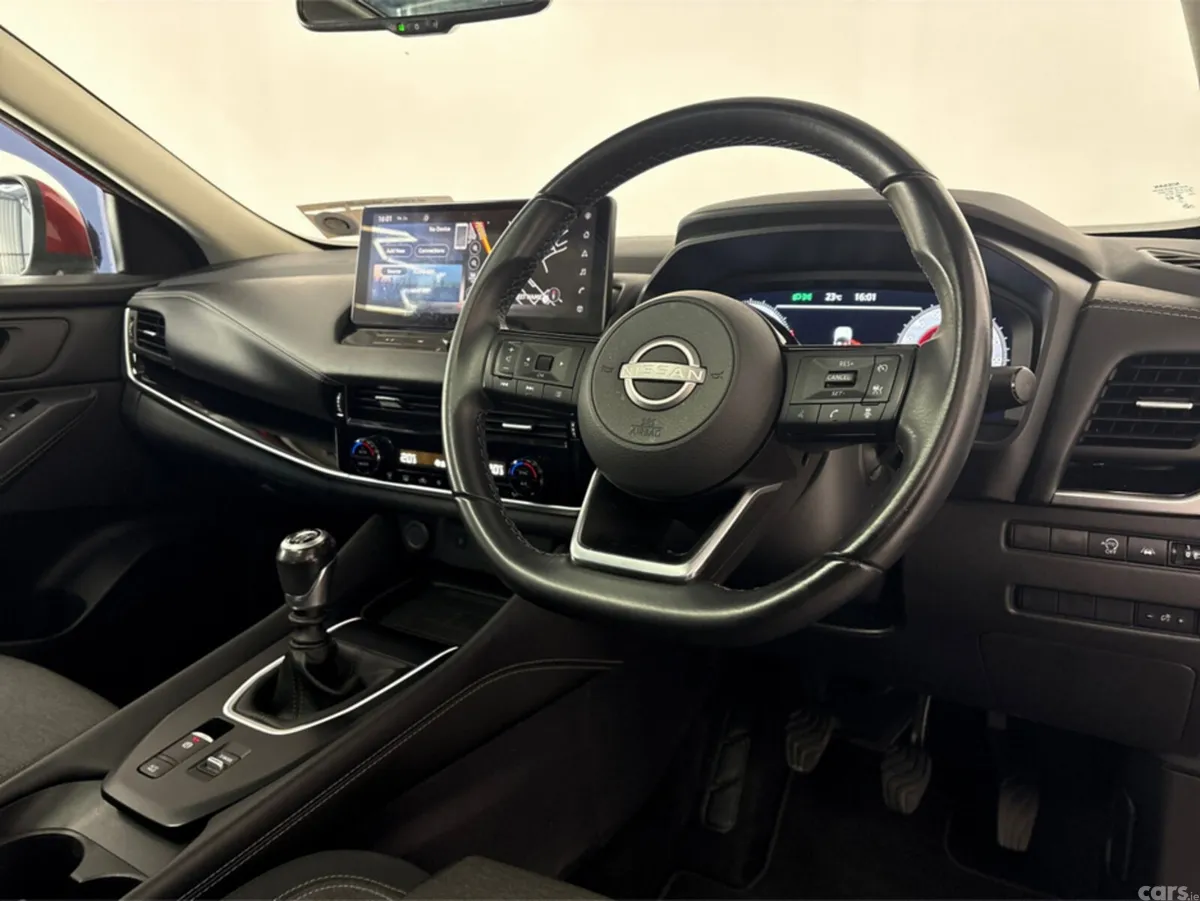 Nissan Qashqai MPV, Petrol, 2023, Red