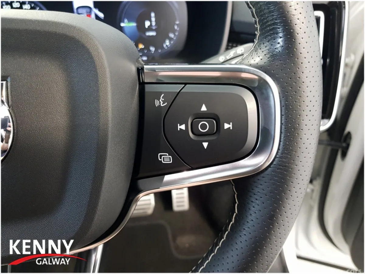 Volvo XC40 Estate, Petrol Plug-in Hybrid, 2021, White