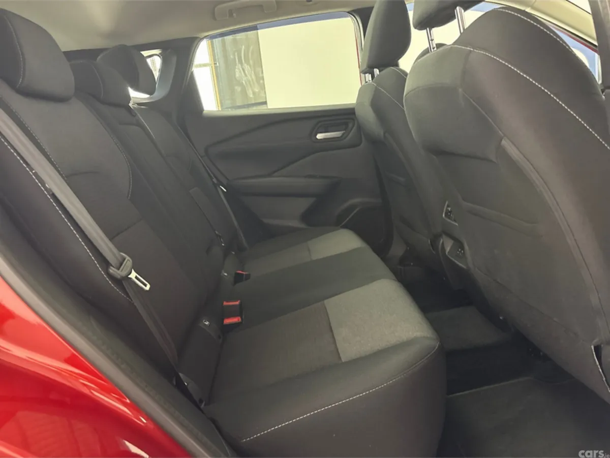 Nissan Qashqai MPV, Petrol, 2023, Red