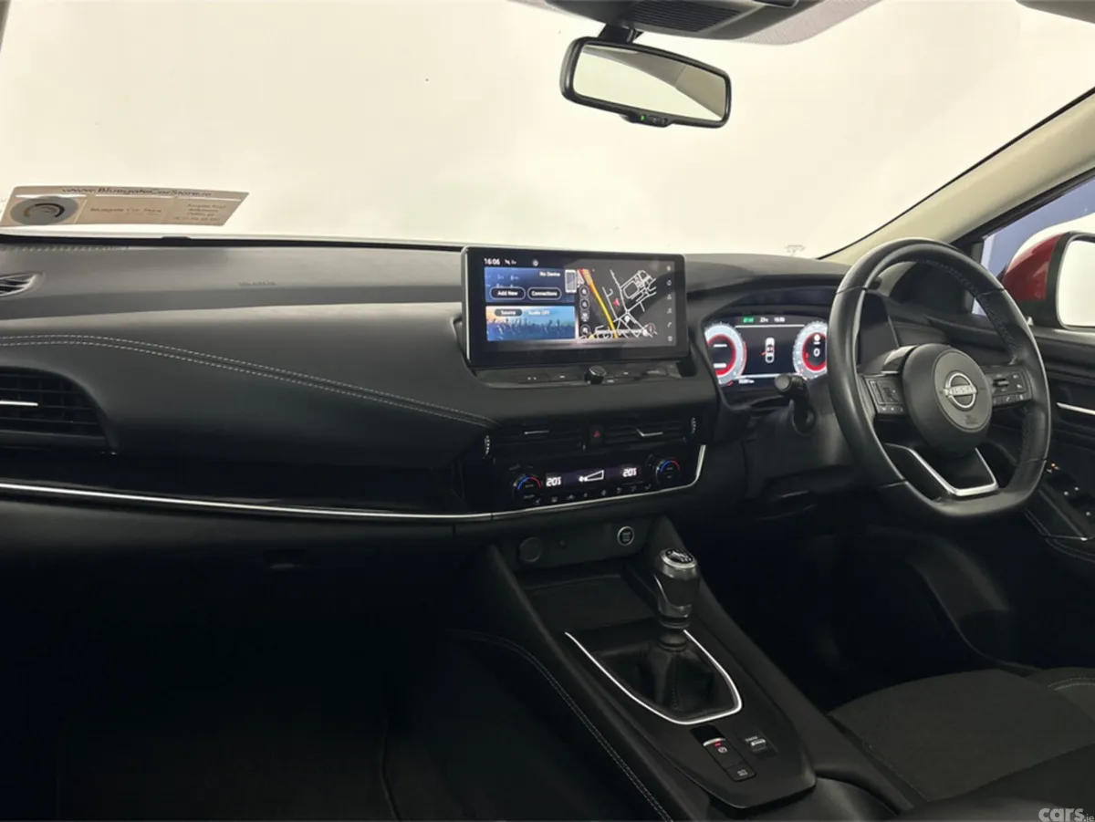 Nissan Qashqai MPV, Petrol, 2023, Red