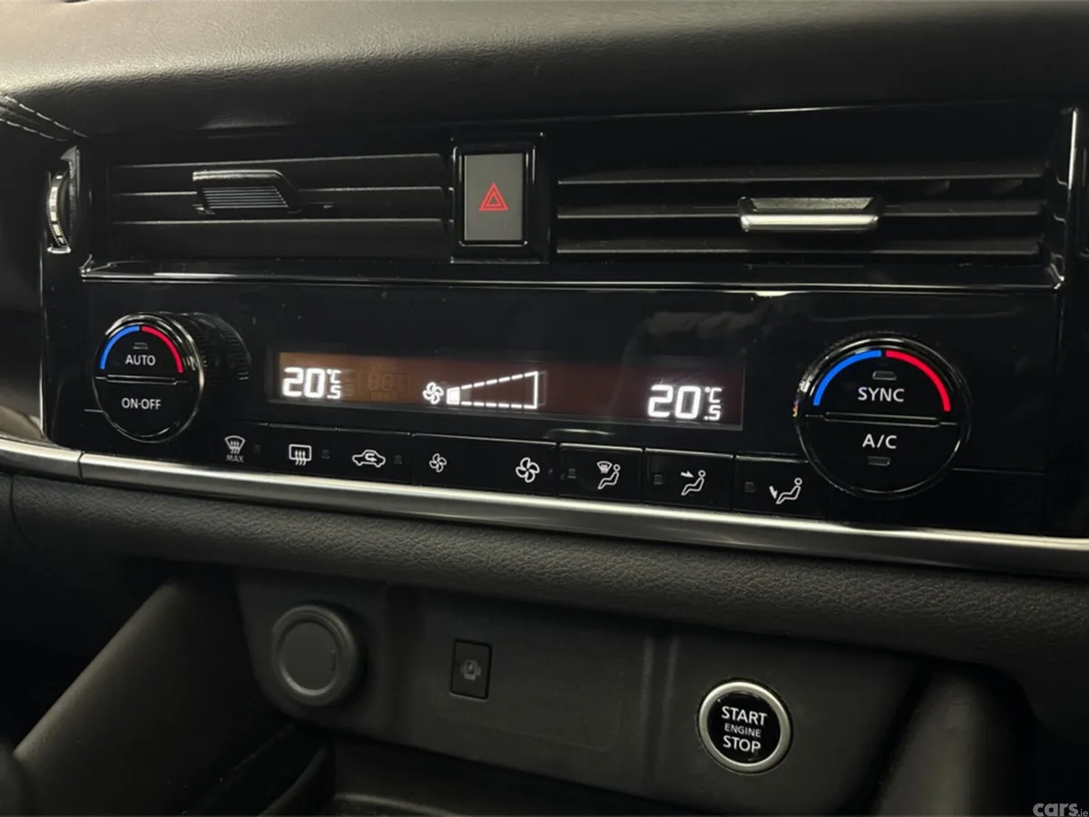 Nissan Qashqai MPV, Petrol, 2023, Red