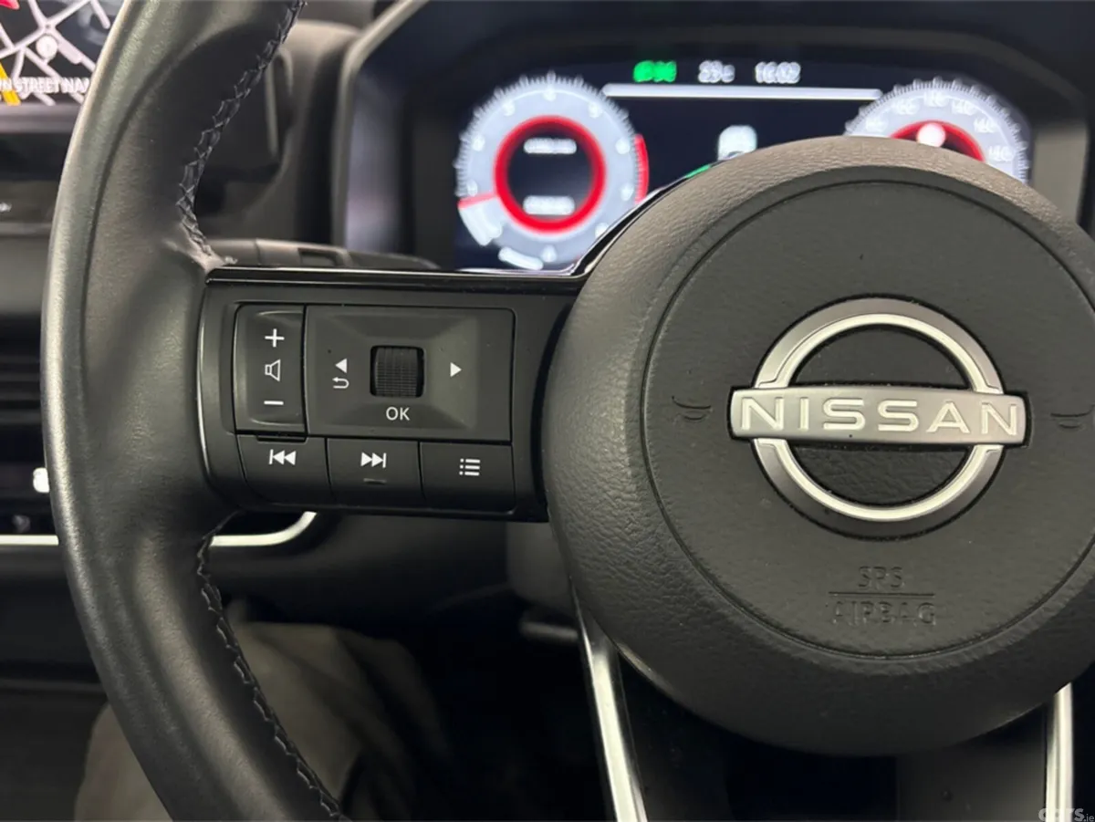 Nissan Qashqai MPV, Petrol, 2023, Red