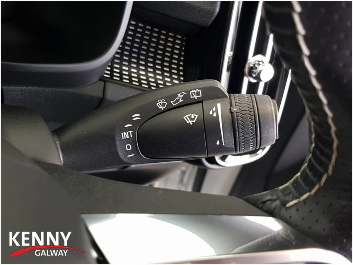 Volvo XC40 Estate, Petrol Plug-in Hybrid, 2021, White