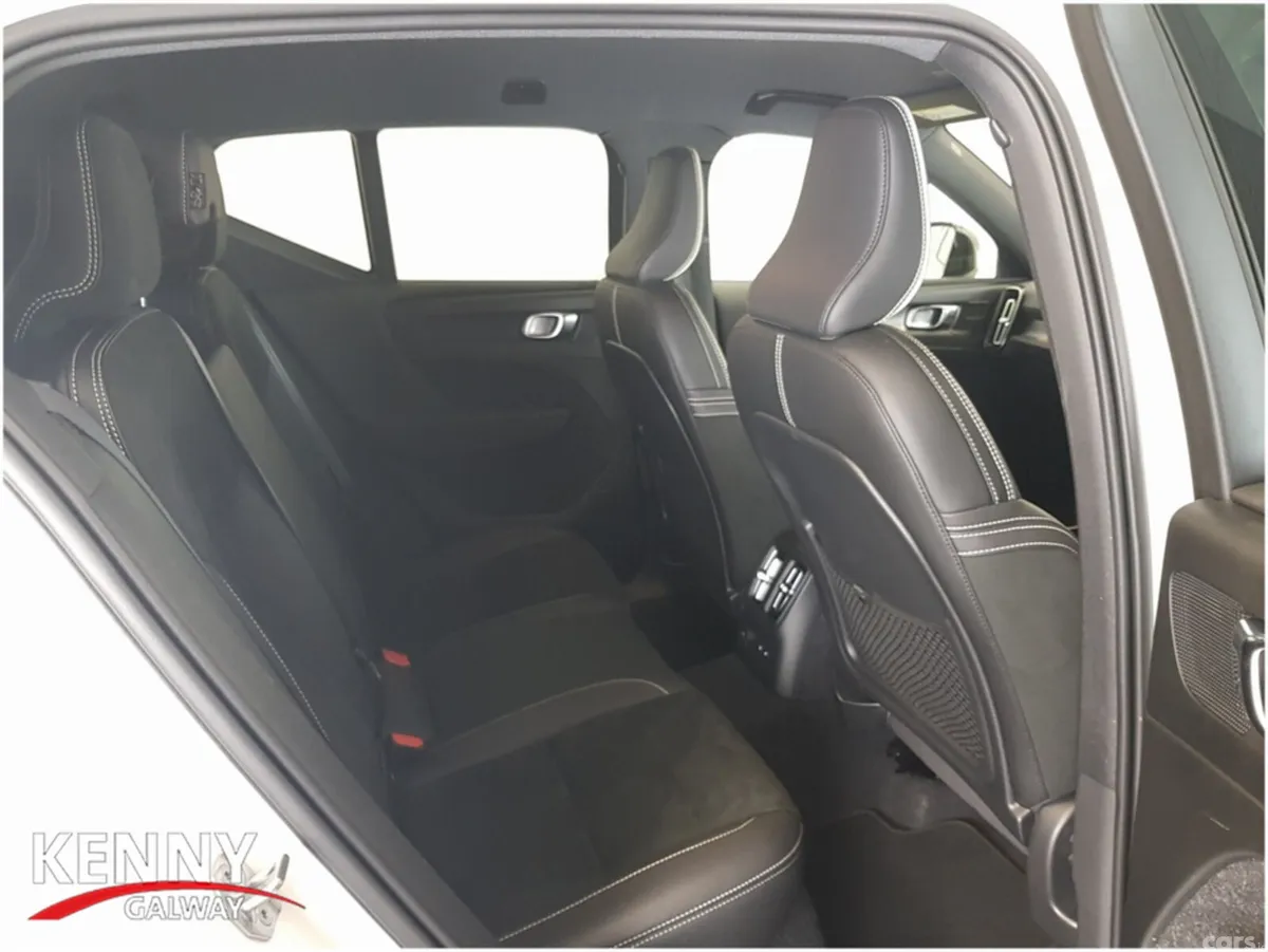 Volvo XC40 Estate, Petrol Plug-in Hybrid, 2021, White