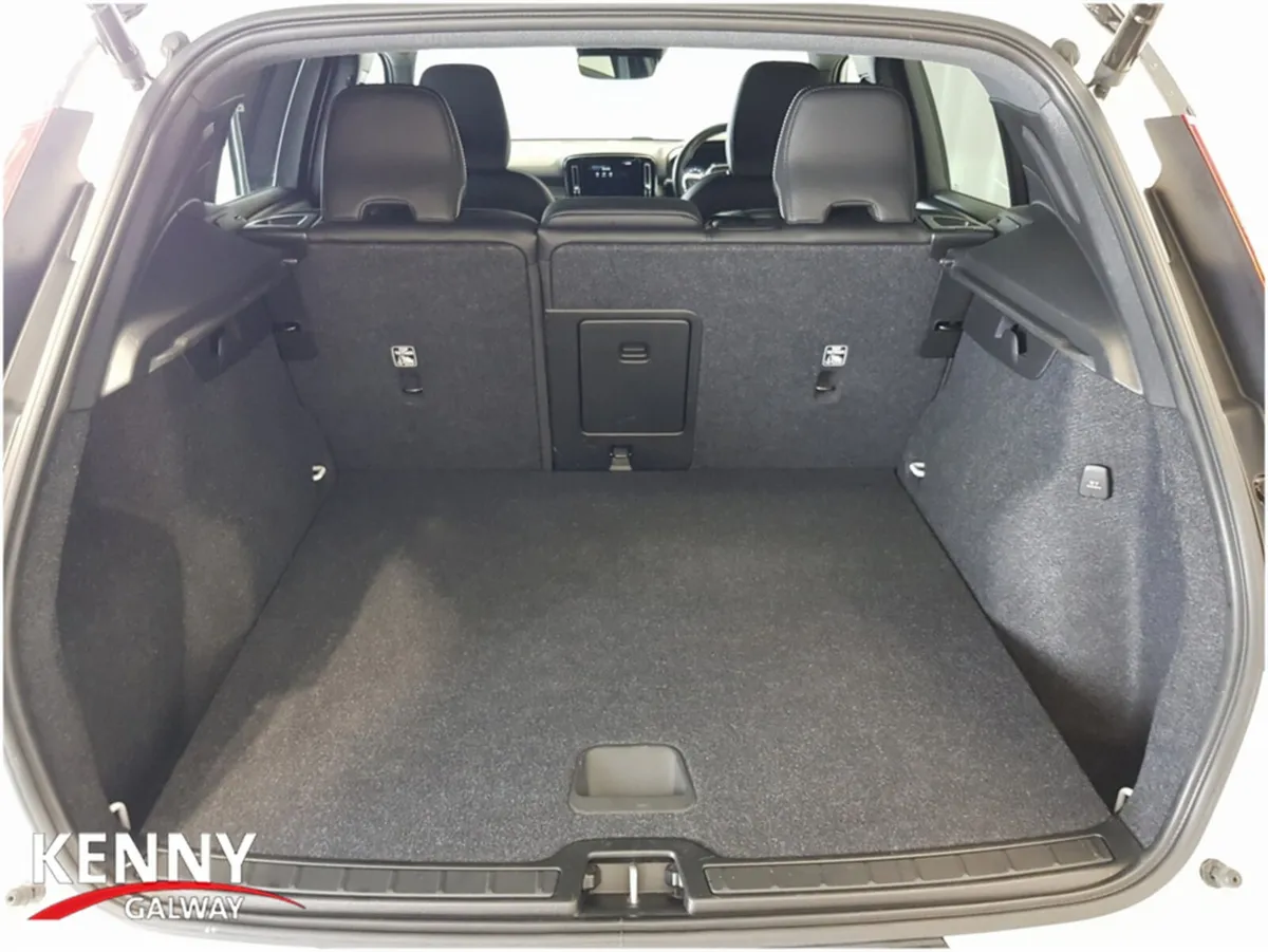 Volvo XC40 Estate, Petrol Plug-in Hybrid, 2021, White