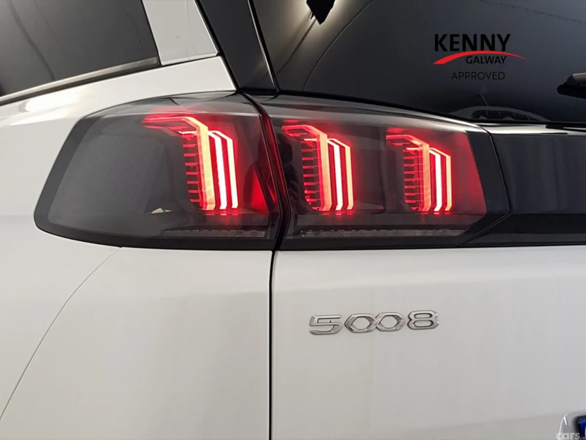 Peugeot 5008 MPV, Diesel, 2022, White