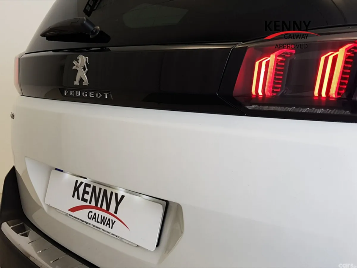 Peugeot 5008 MPV, Diesel, 2022, White