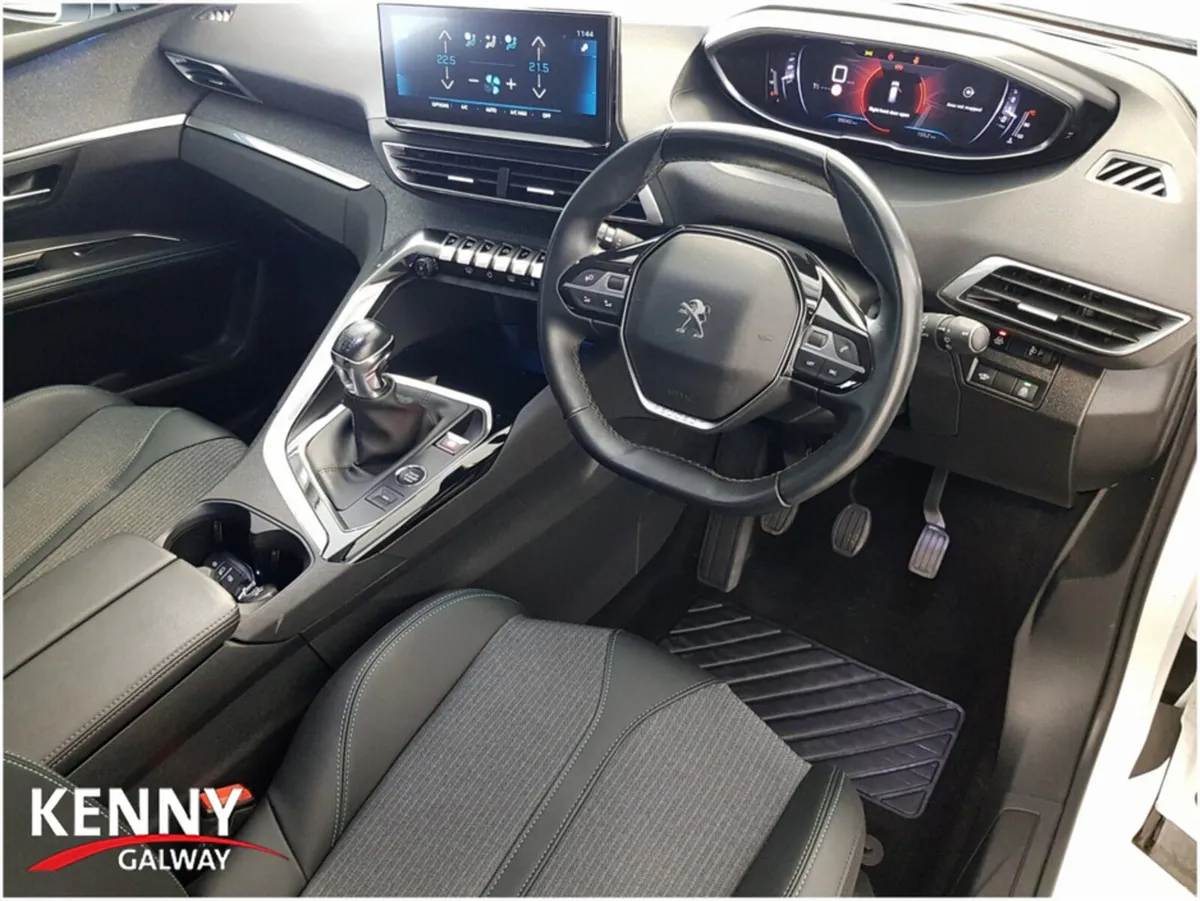 Peugeot 5008 MPV, Diesel, 2022, White