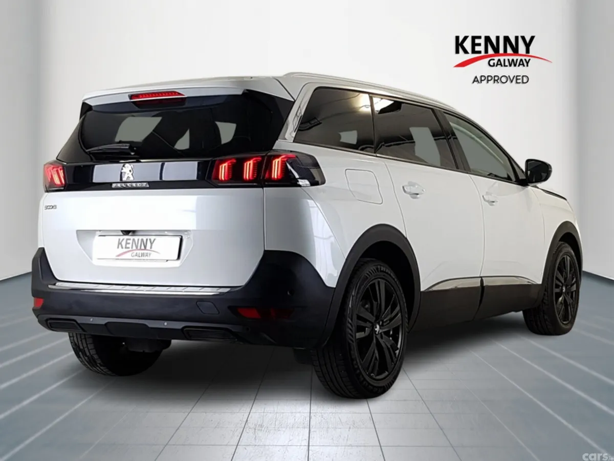 Peugeot 5008 MPV, Diesel, 2022, White