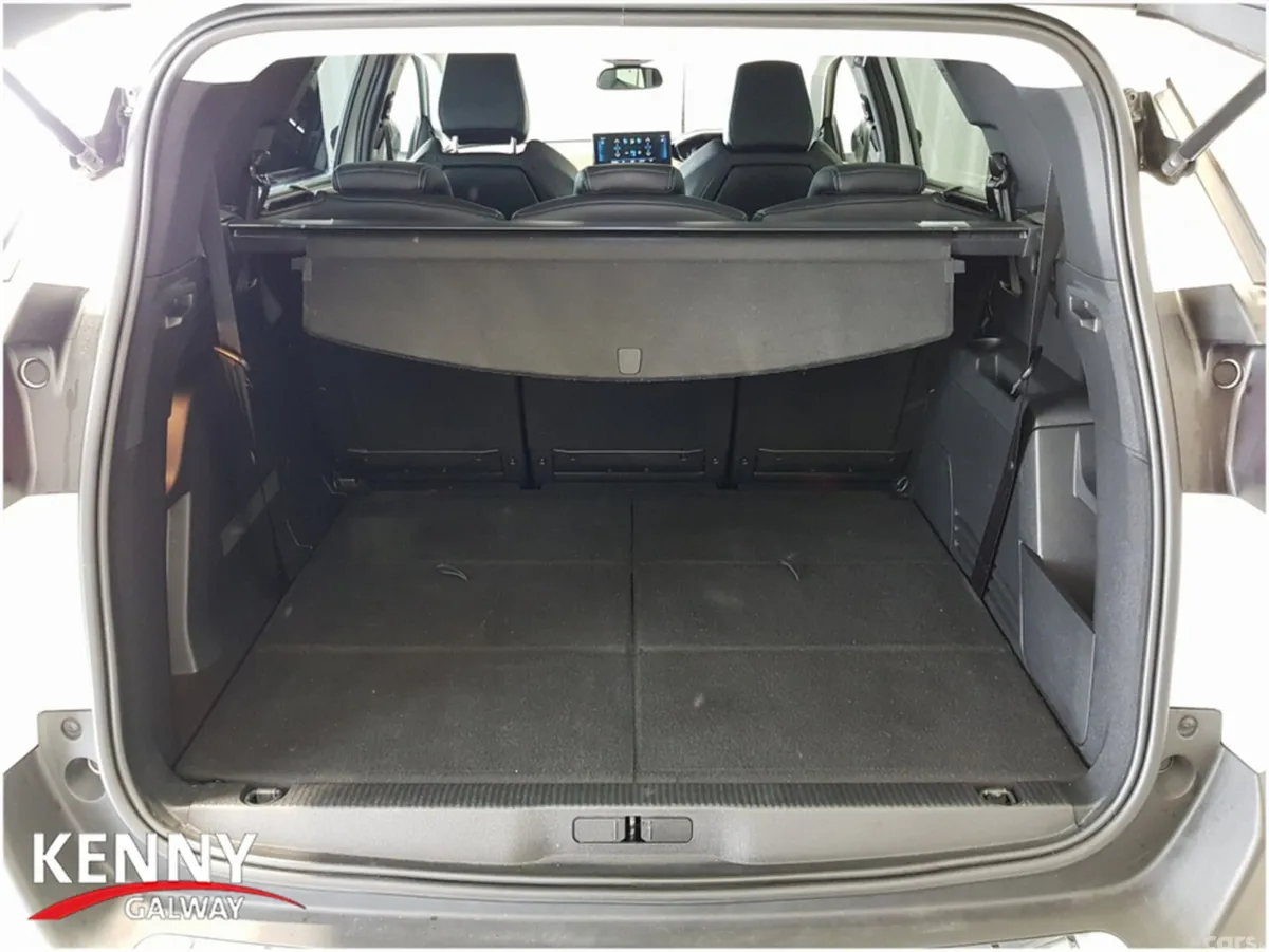 Peugeot 5008 MPV, Diesel, 2022, White
