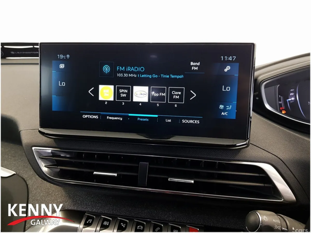 Peugeot 5008 MPV, Diesel, 2022, White