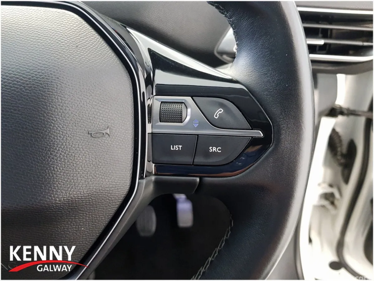 Peugeot 5008 MPV, Diesel, 2022, White