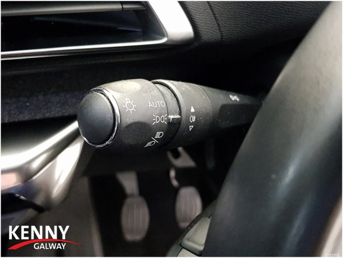 Peugeot 5008 MPV, Diesel, 2022, White