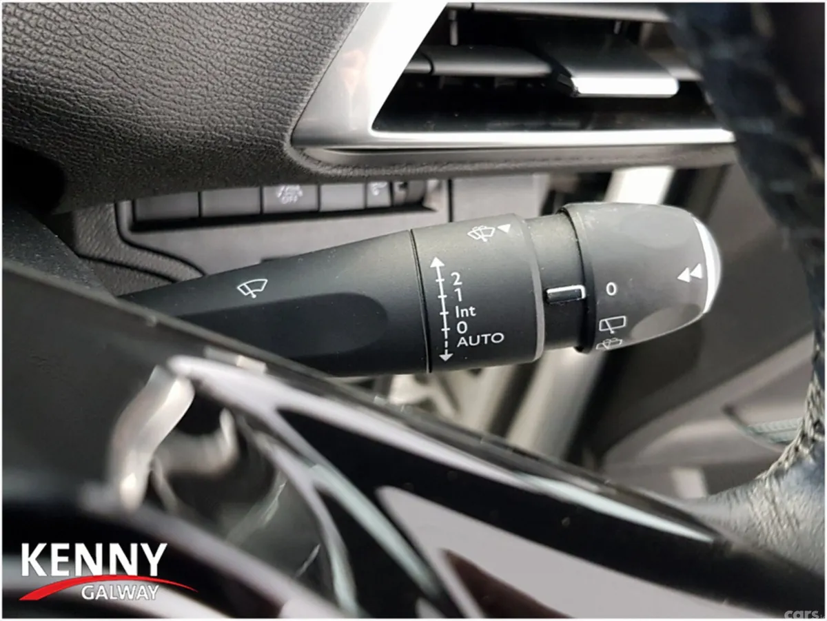 Peugeot 5008 MPV, Diesel, 2022, White