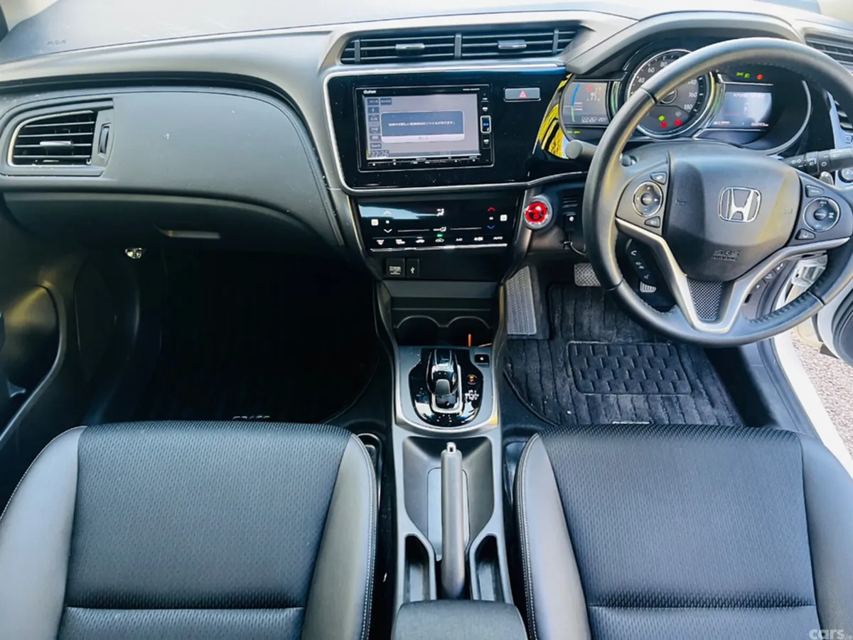 Honda Grace Other, Petrol Hybrid, 2018, White