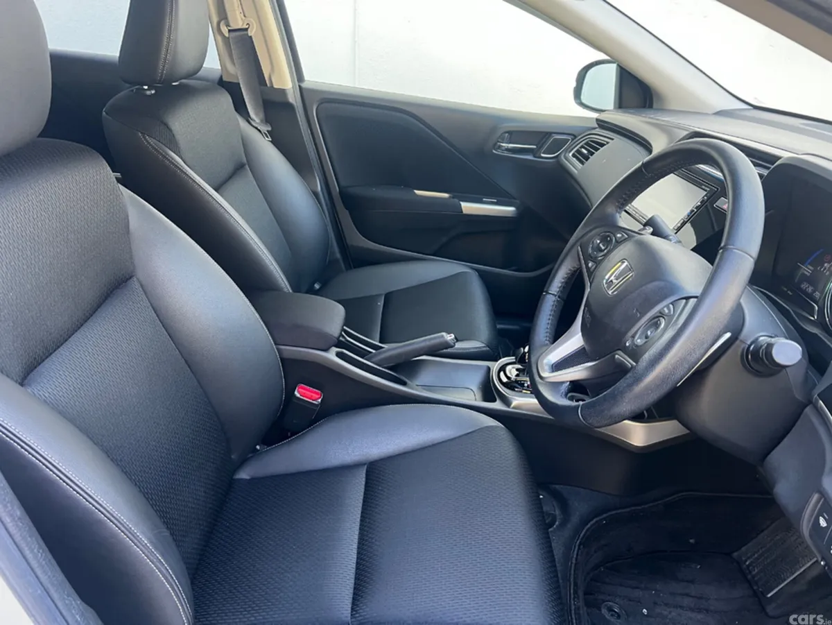 Honda Grace Other, Petrol Hybrid, 2018, White