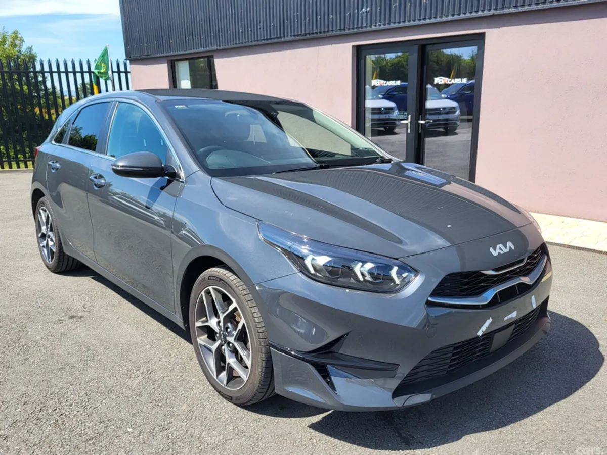 Kia Ceed Hatchback, Petrol, 2023, Grey