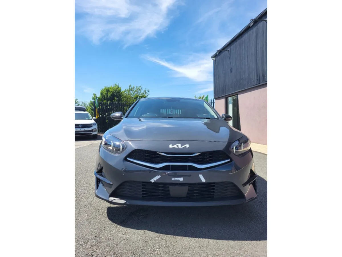 Kia Ceed Hatchback, Petrol, 2023, Grey