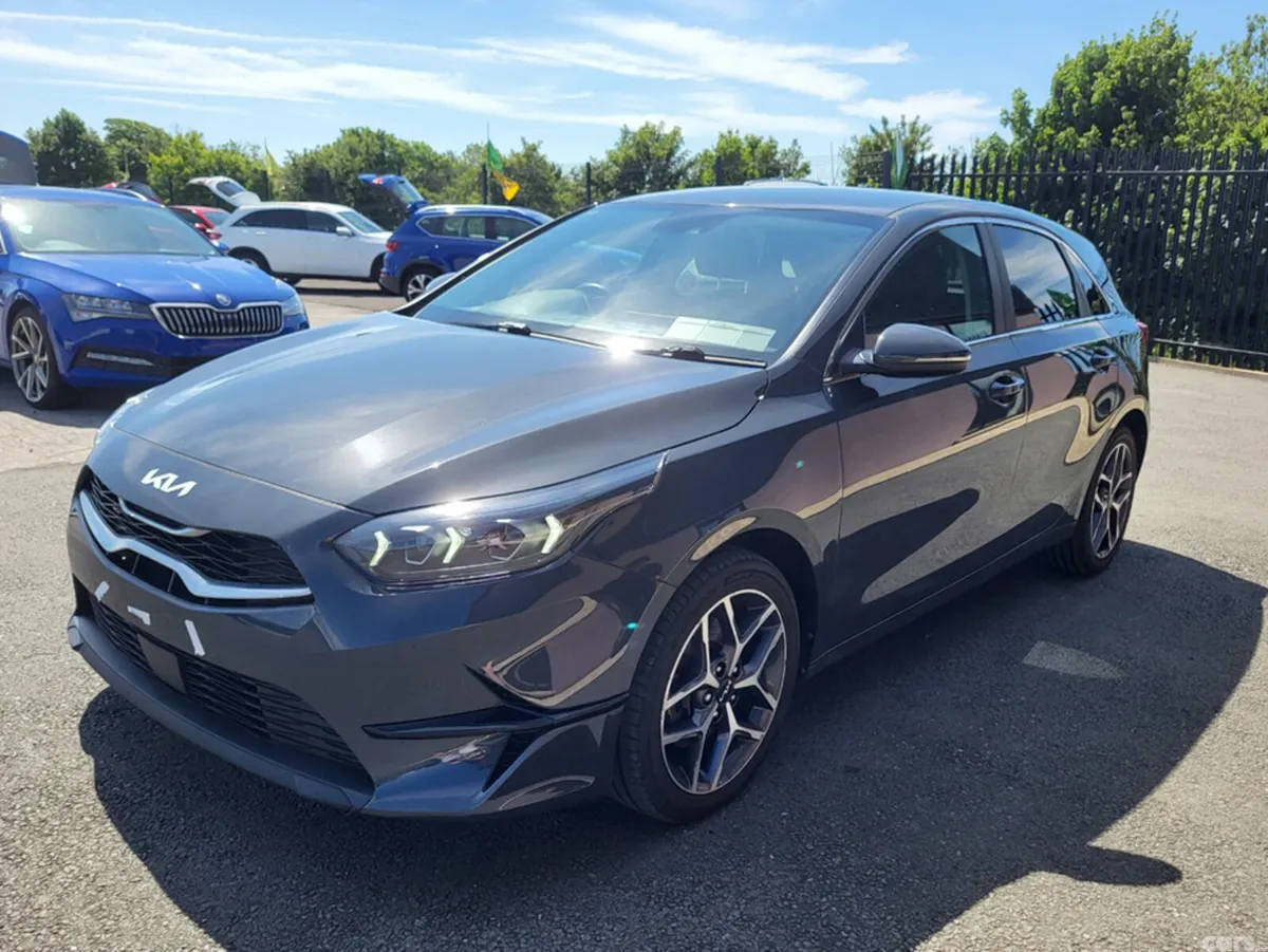 Kia Ceed Hatchback, Petrol, 2023, Grey