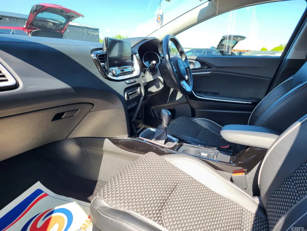 Kia Ceed Hatchback, Petrol, 2023, Grey