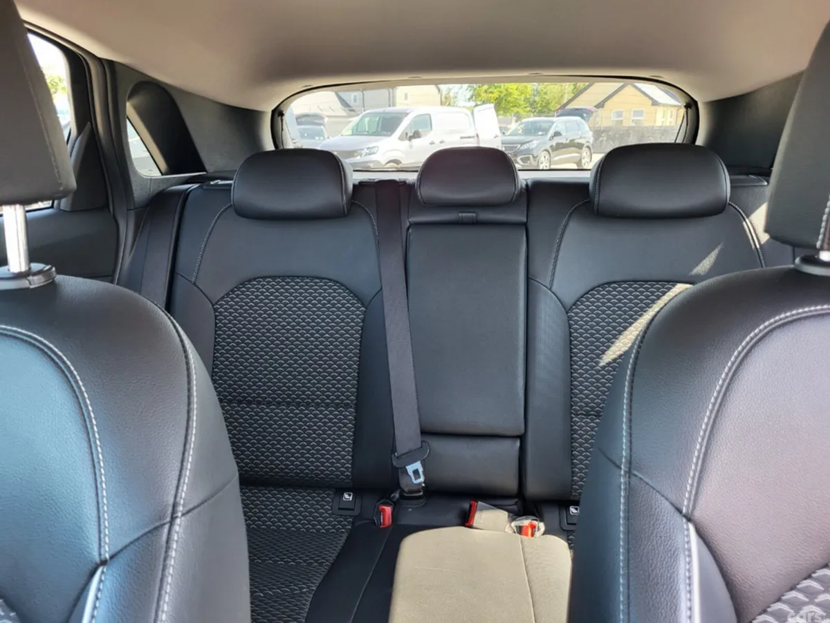 Kia Ceed Hatchback, Petrol, 2023, Grey