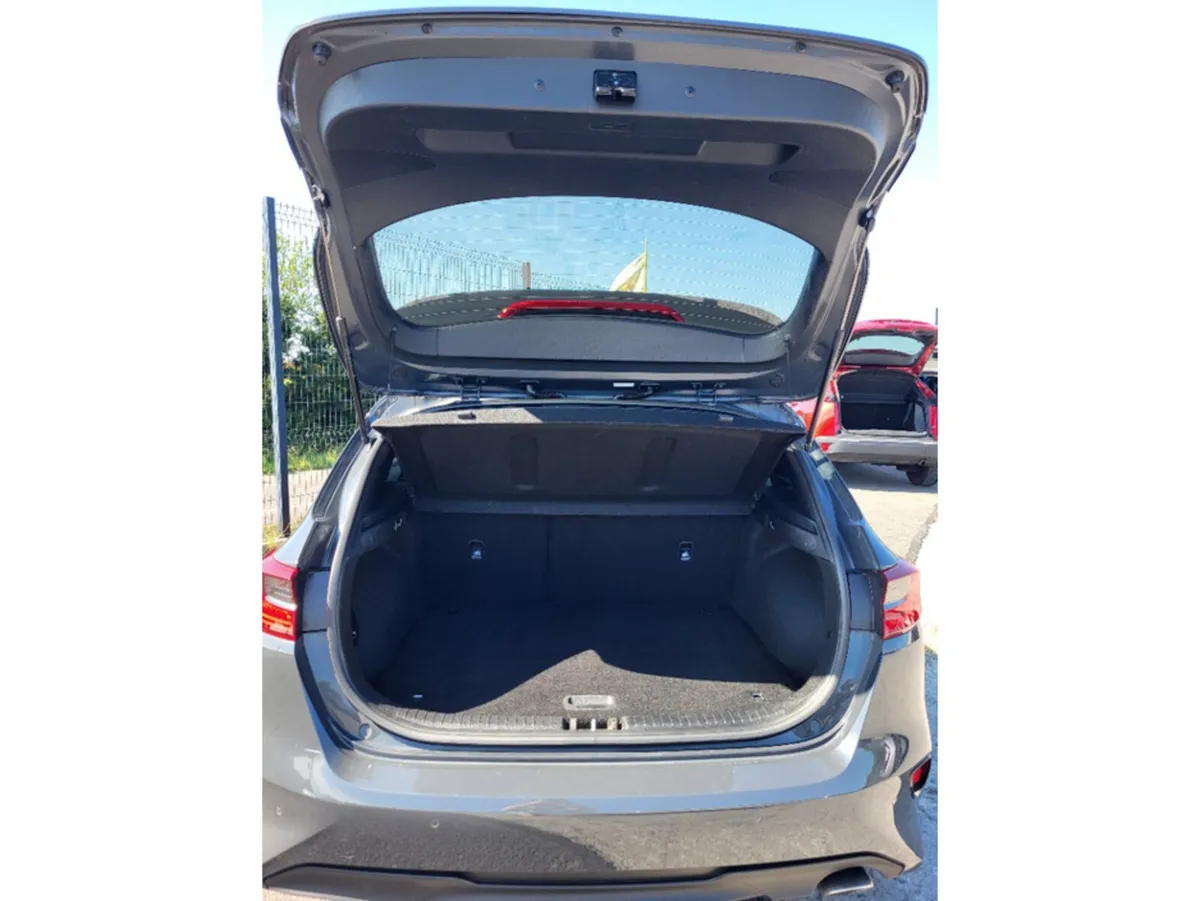 Kia Ceed Hatchback, Petrol, 2023, Grey
