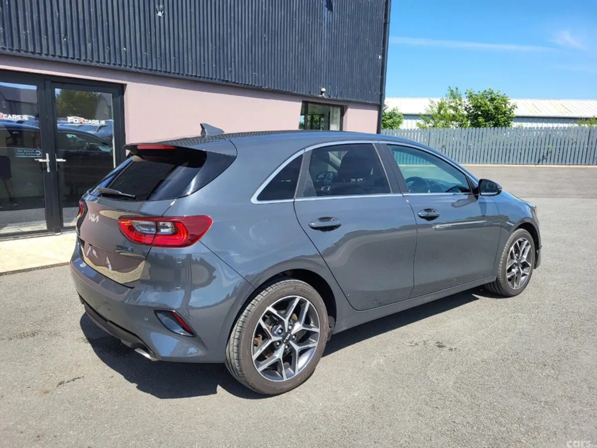 Kia Ceed Hatchback, Petrol, 2023, Grey