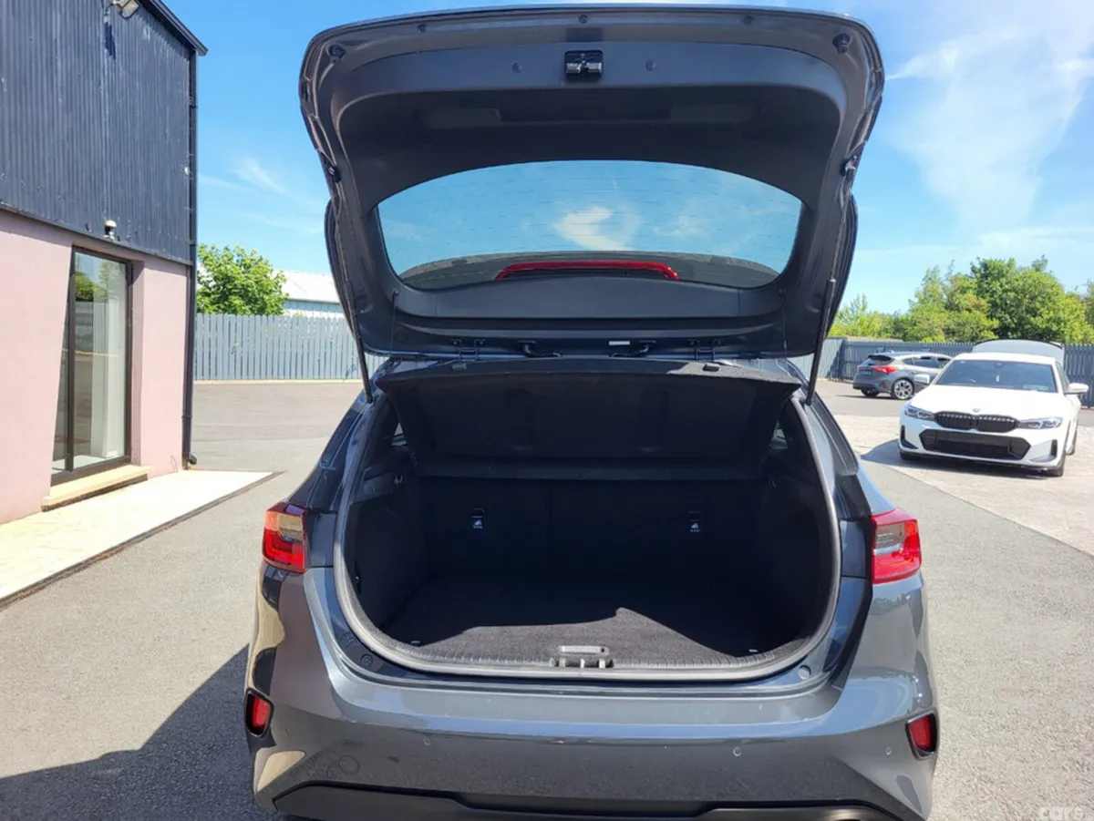 Kia Ceed Hatchback, Petrol, 2023, Grey