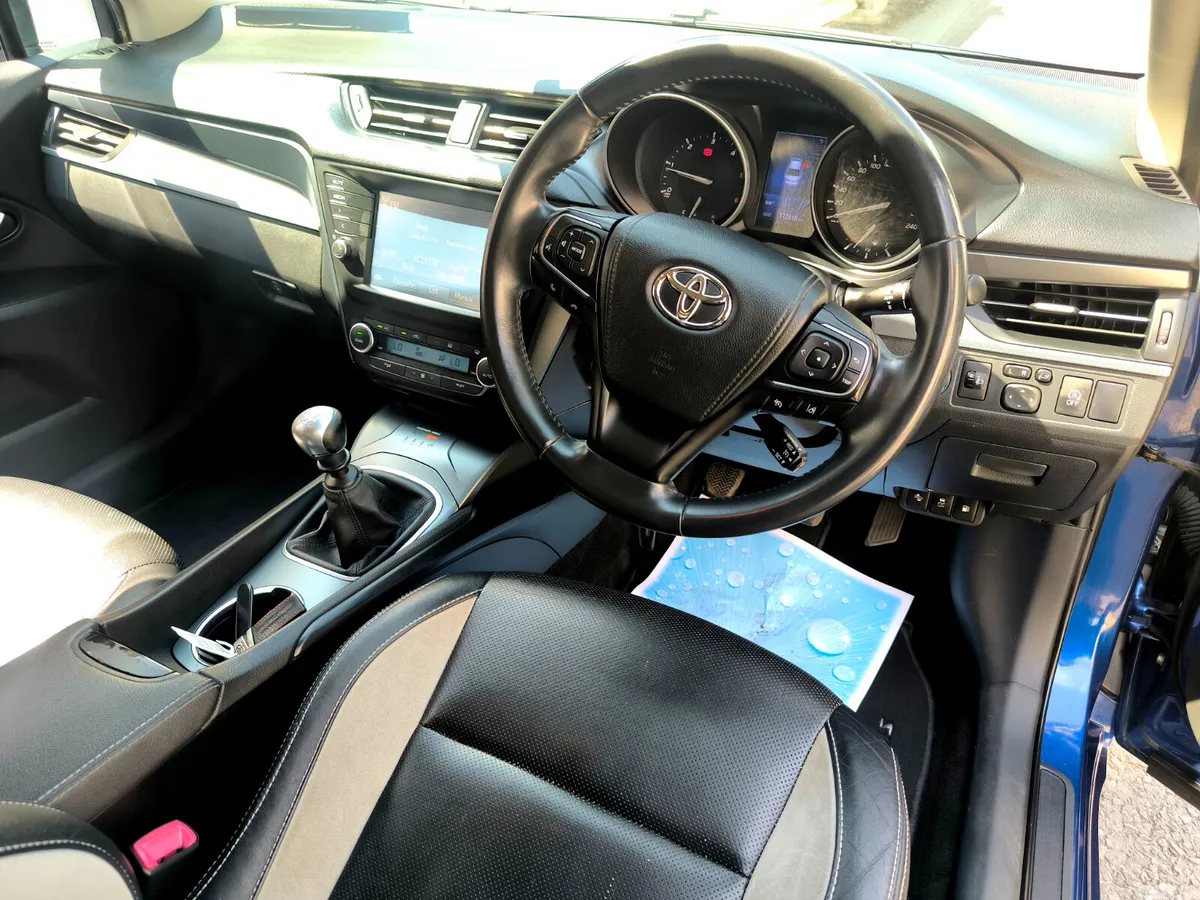 Toyota Avensis Saloon, Diesel, 2018, Blue