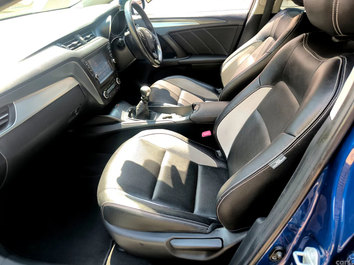 Toyota Avensis Saloon, Diesel, 2018, Blue