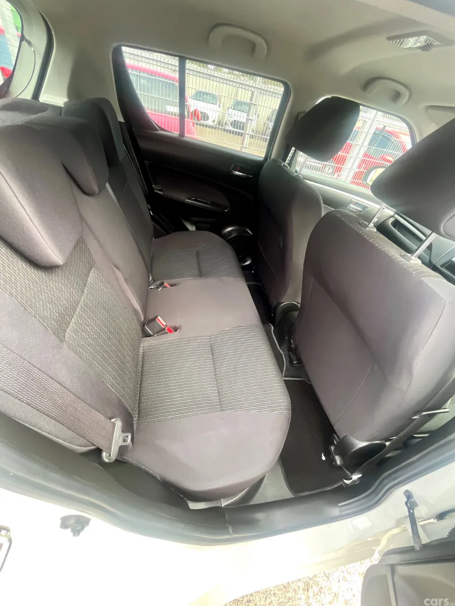 Suzuki Swift Hatchback, Petrol, 2016, White