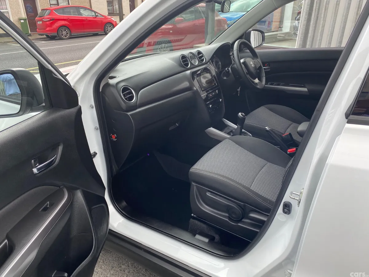 Suzuki Vitara SUV, Petrol, 2019, White
