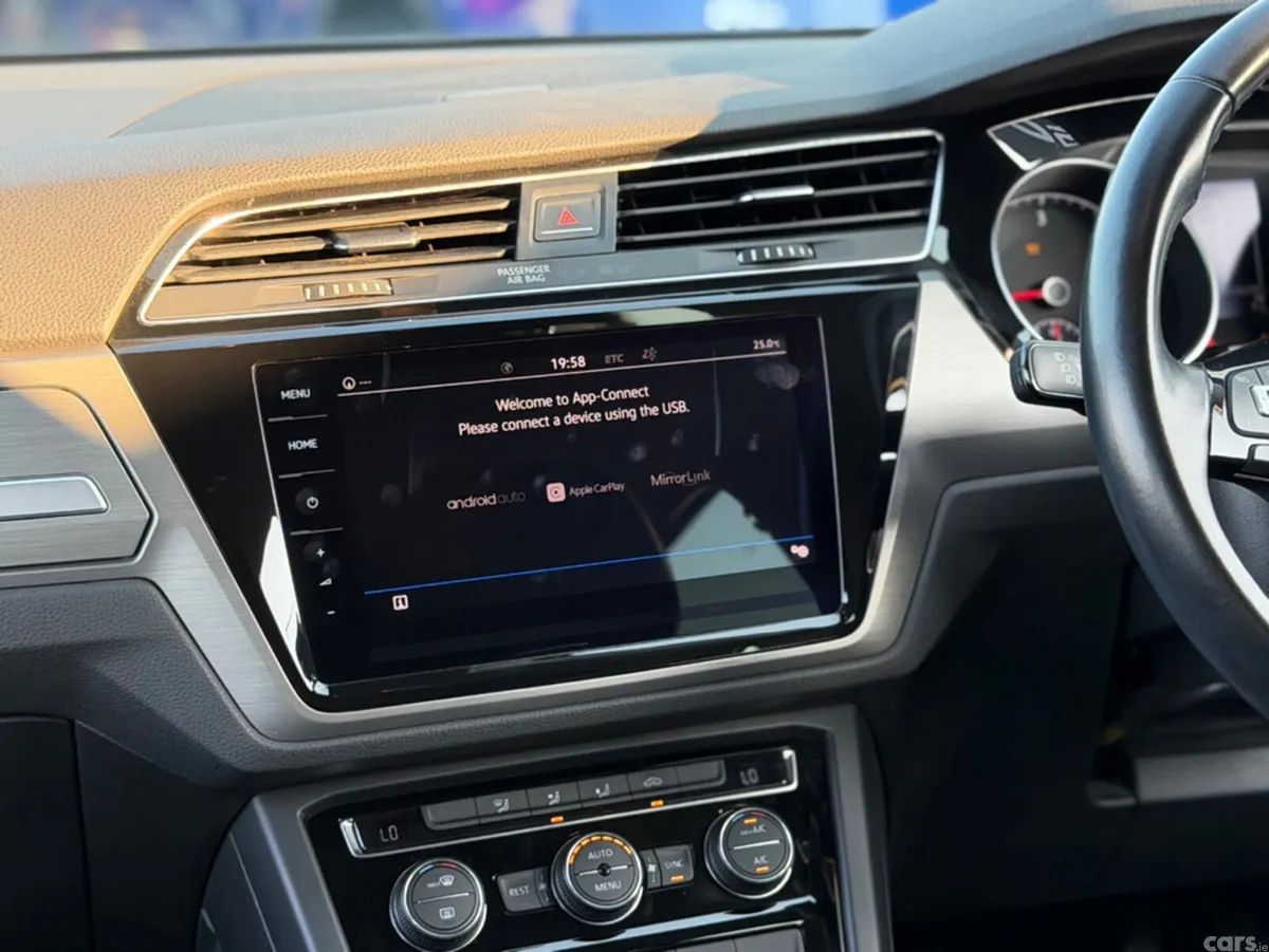 Volkswagen Touran MPV, Diesel, 2019, Beige