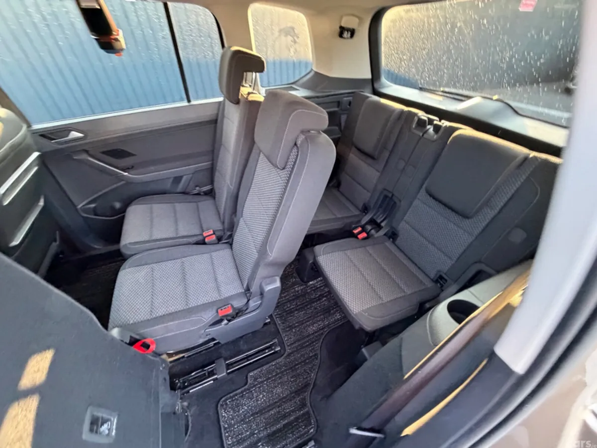 Volkswagen Touran MPV, Diesel, 2019, Beige