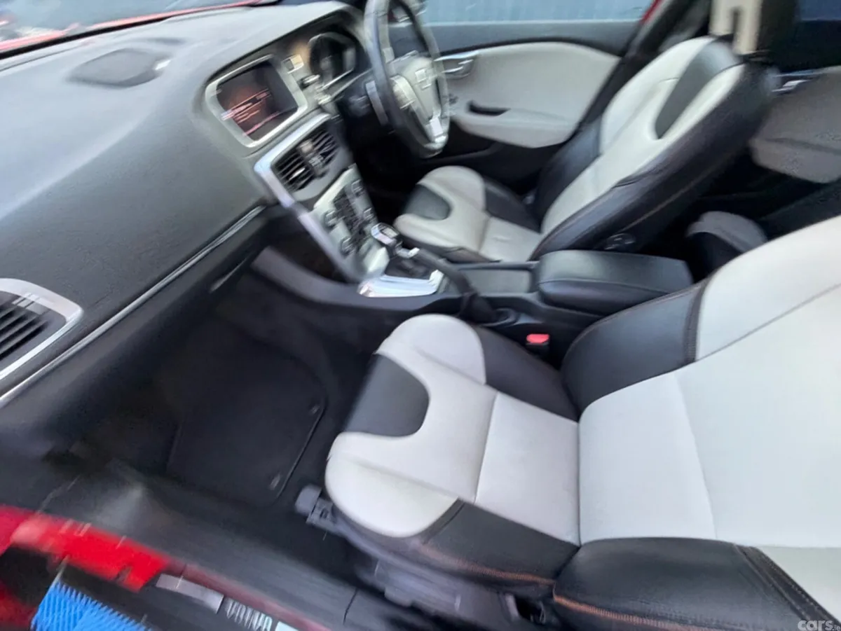 Volvo V40 Hatchback, Diesel, 2018, Red