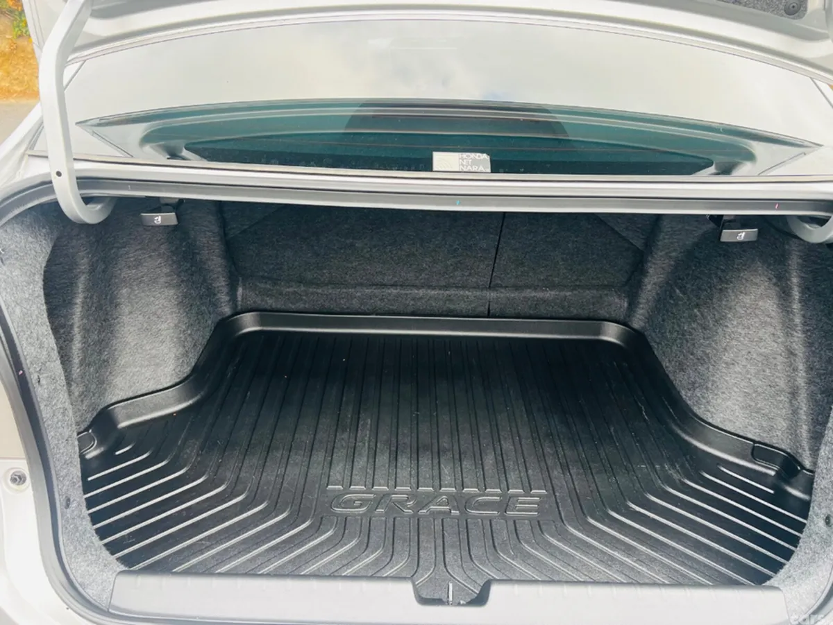 Honda Grace Saloon, Petrol Hybrid, 2016, Silver
