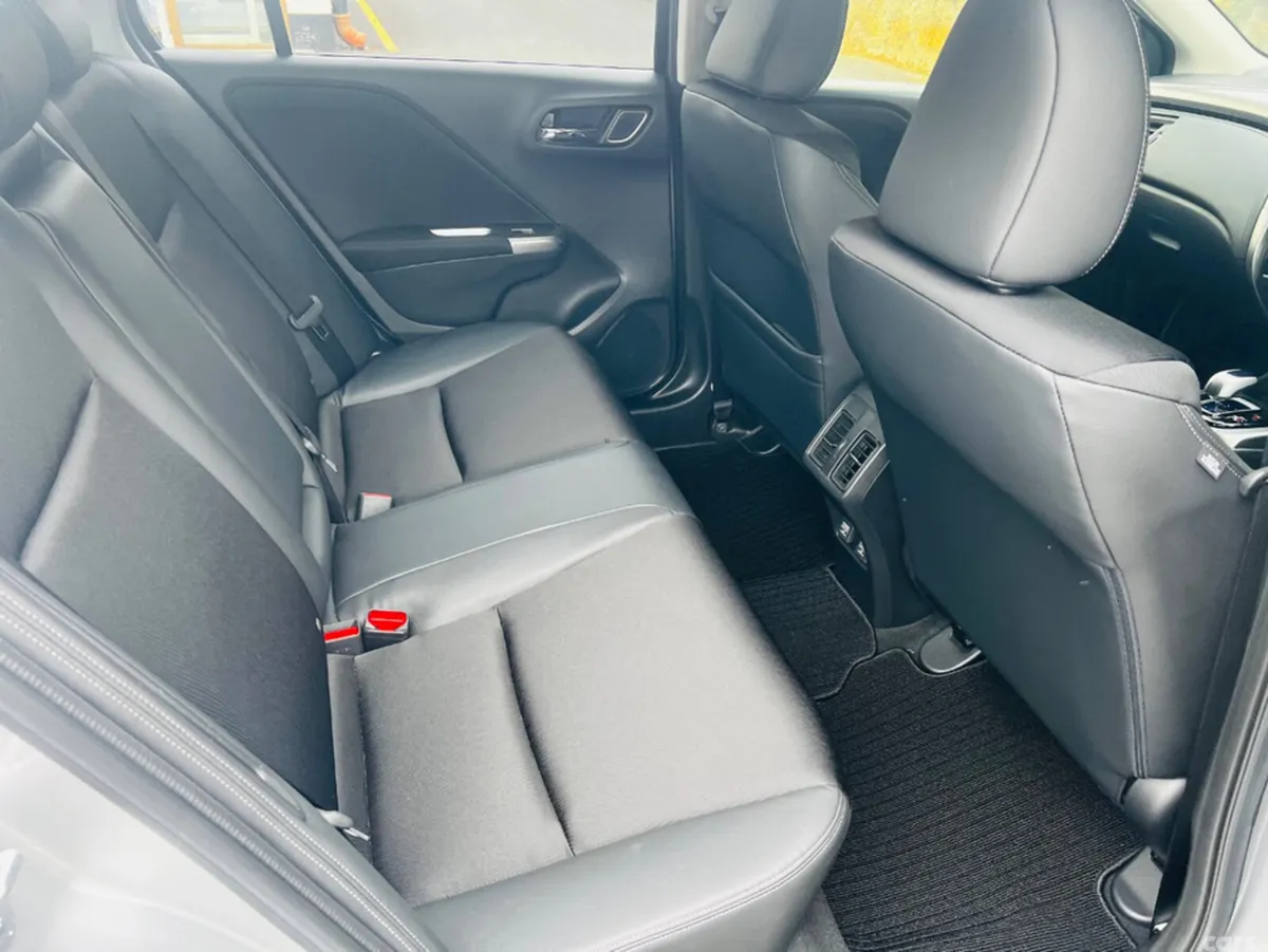 Honda Grace Saloon, Petrol Hybrid, 2016, Silver