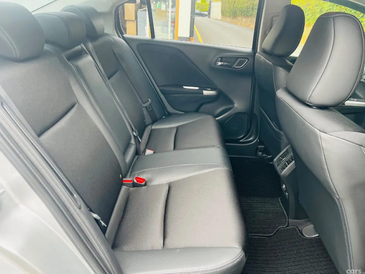 Honda Grace Saloon, Petrol Hybrid, 2016, Silver