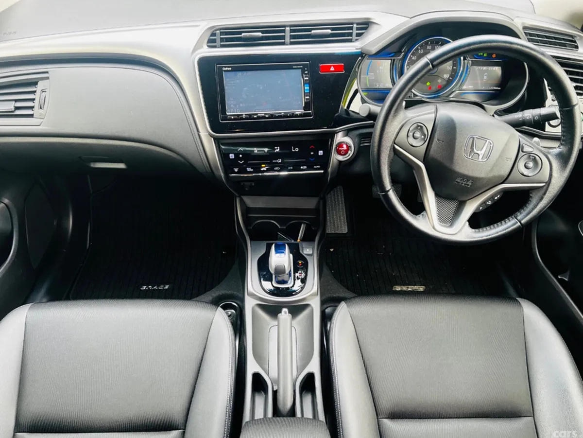 Honda Grace Saloon, Petrol Hybrid, 2016, Silver