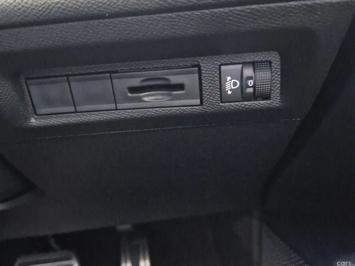 Peugeot 308 Hatchback, Diesel, 2023, Red