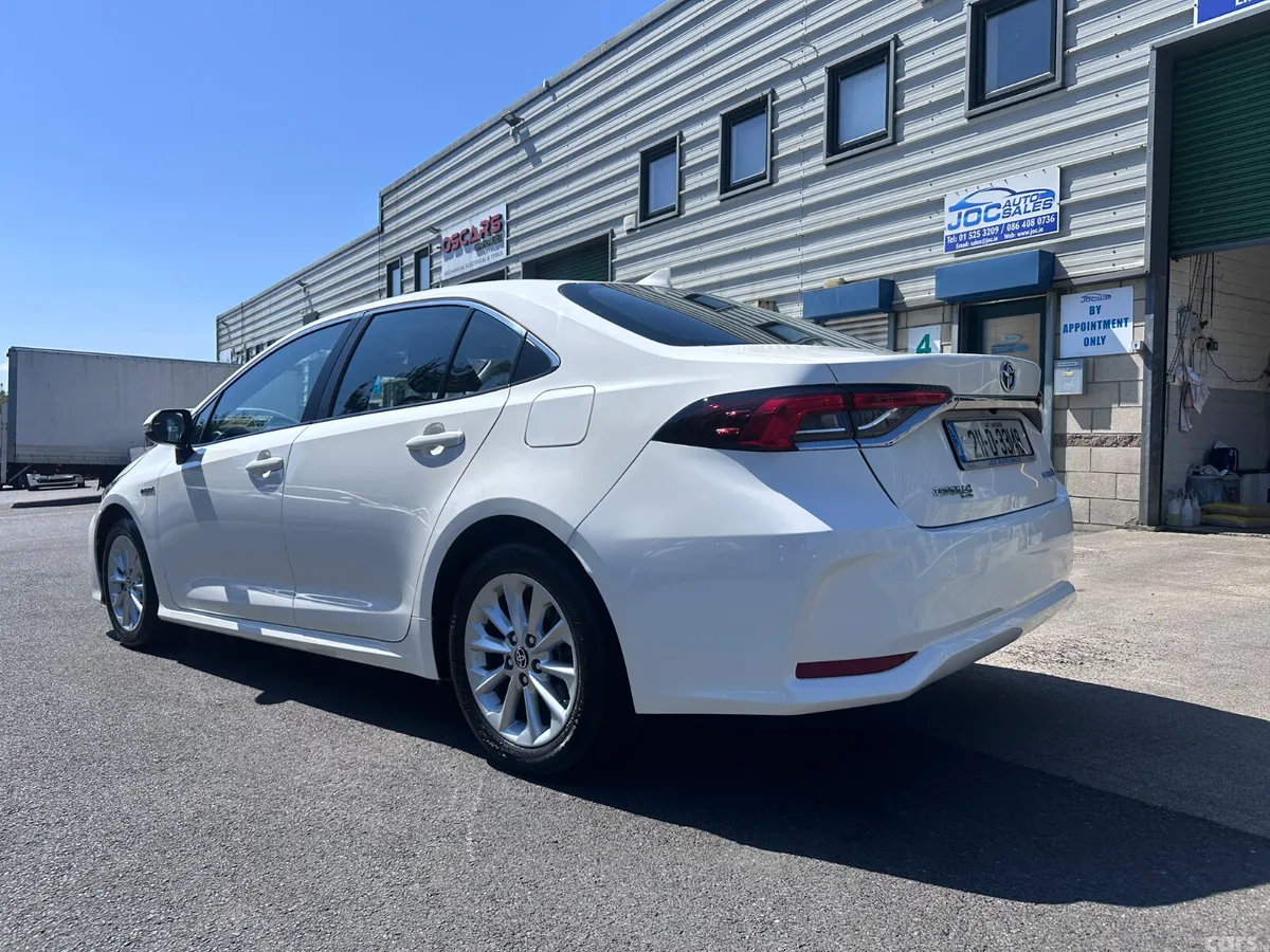 Toyota Corolla Saloon, Petrol Hybrid, 2021, White