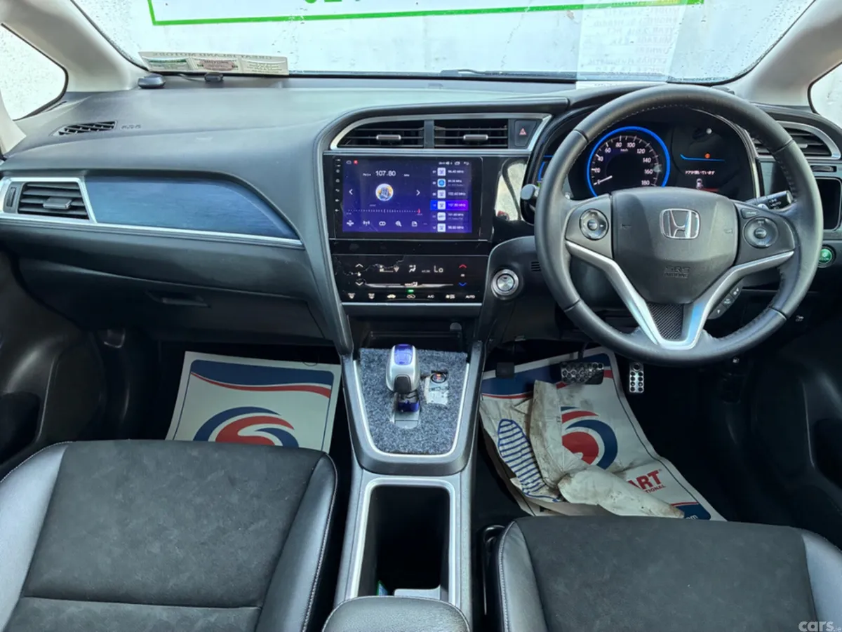 Honda Shuttle MPV, Petrol Hybrid, 2016, White