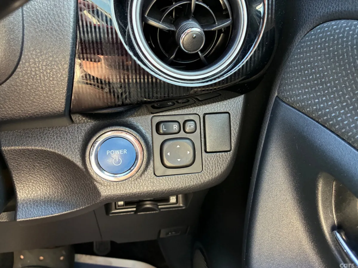 Toyota Vitz Hatchback, Petrol Hybrid, 2017, Blue