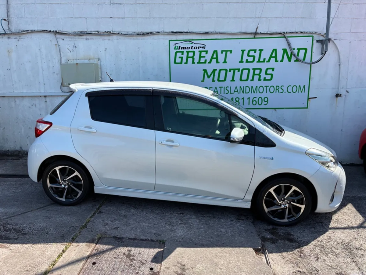 Toyota Vitz Hatchback, Petrol Hybrid, 2017, White