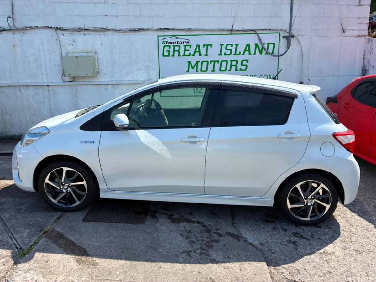 Toyota Vitz Hatchback, Petrol Hybrid, 2017, White