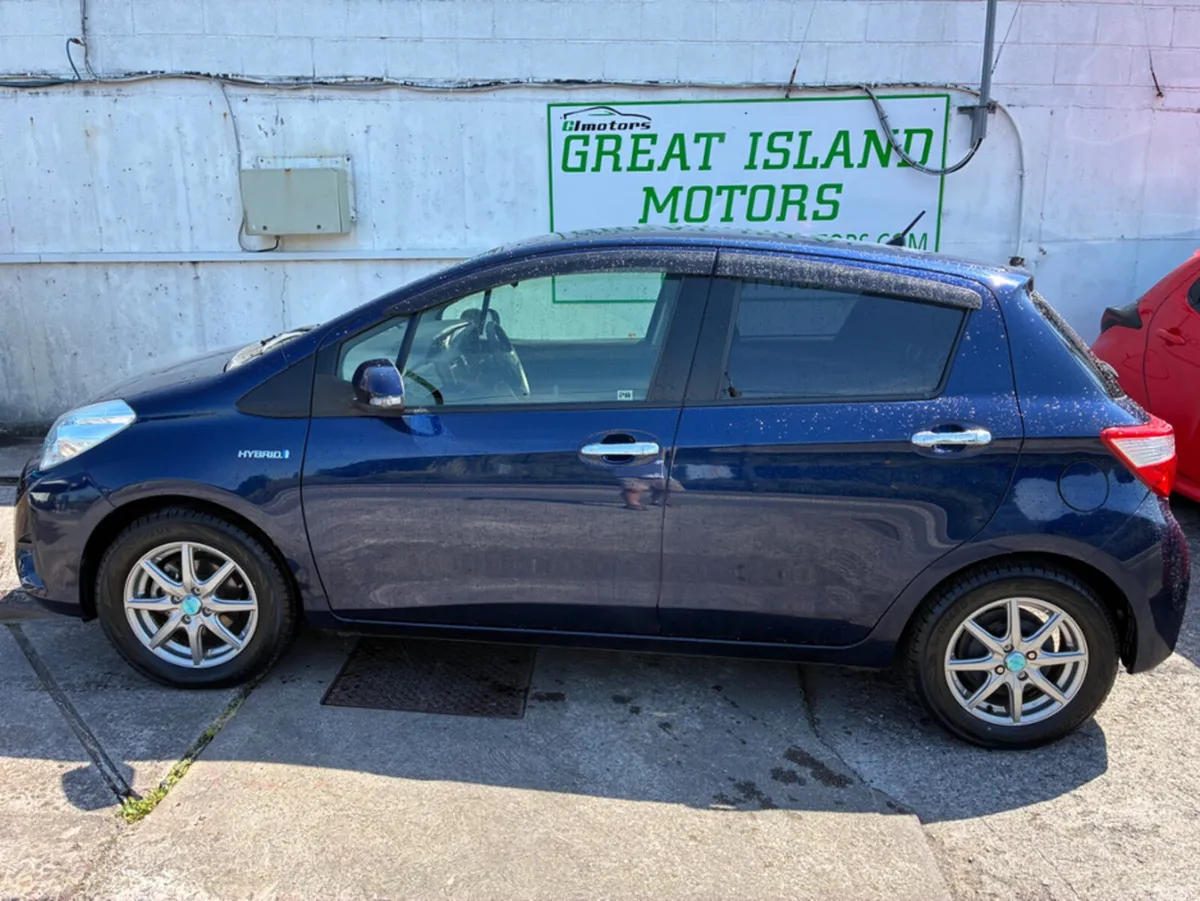 Toyota Vitz Hatchback, Petrol Hybrid, 2018, Blue