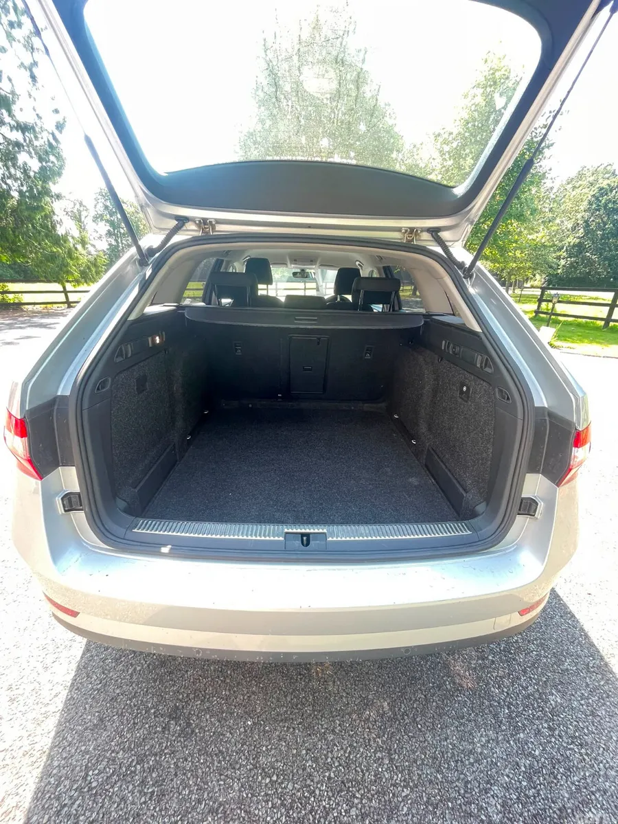 Skoda Superb Estate, Diesel, 2017, Silver