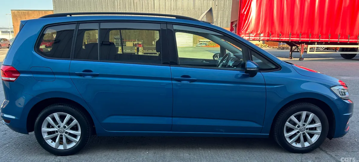 Volkswagen Touran MPV, Petrol, 2016, Blue