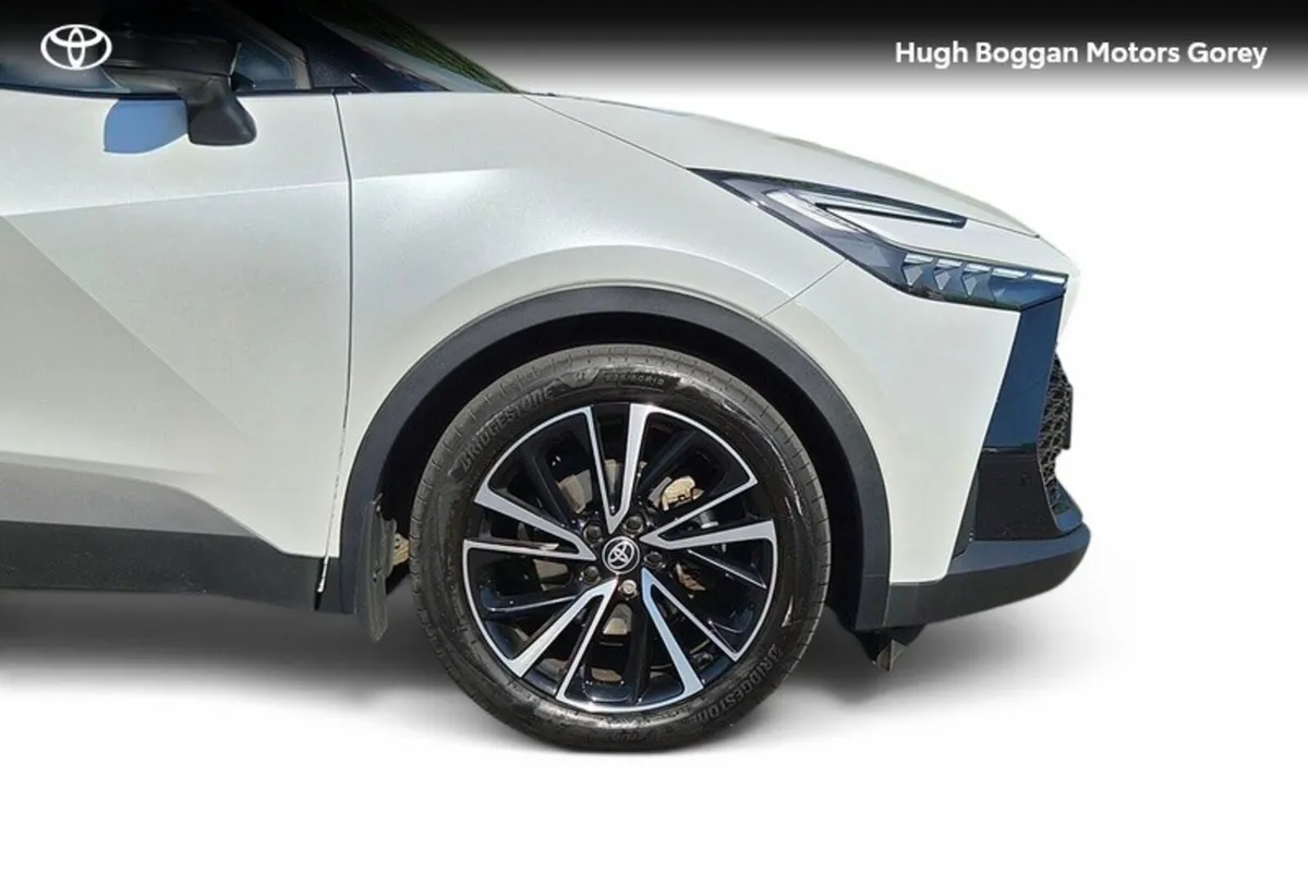 Toyota C-HR SUV, Petrol Hybrid, 2024, White
